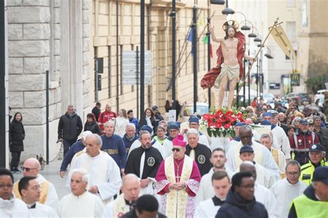 Processione Cristo Risorto A Civitavecchia Video Dailymotion