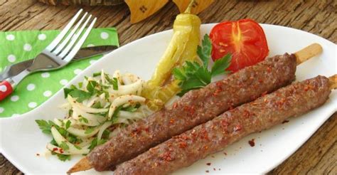 Ev Usulü Acılı Adana Kebap Tarifi Nasıl Yapılır Resimli Yemek