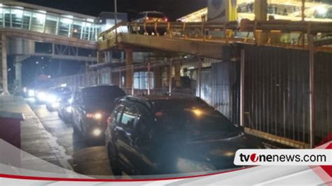 Dermaga Eksekutif Pelabuhan Bakauheni Dipadati Mobil Pada H Natal