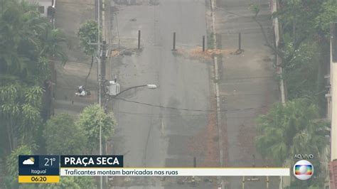 Imagens Mostram Barricadas Em Acesso De Comunidade Na Pra A Seca Zona