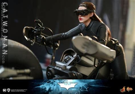 Hot Toys Mms The Dark Knight Trilogy Catwoman Collectible Figure