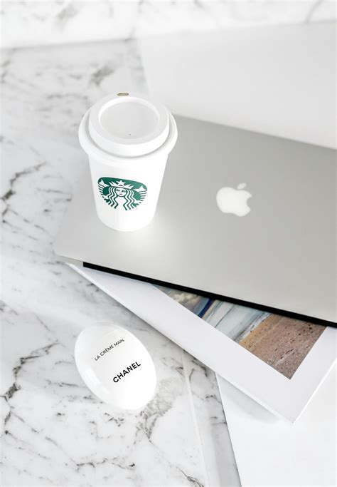 aesthetic laptop wallpepar      aesthetic