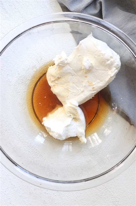 Healthy Cream Cheese Frosting | Low Sugar Cream Cheese Frosting