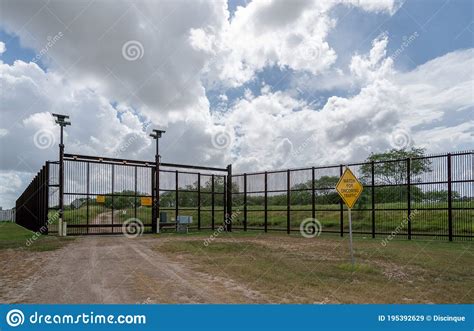 Border Wall in Brownsville TX Across from Matamoros, MX Editorial Stock ...