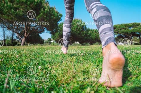 Barefoot Walking Sporty Ba Fra Daria Kulkova Mostphotos