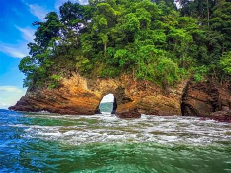costa rica boat  ballena marine national park