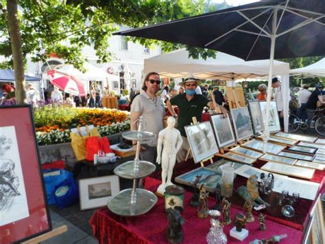 Rarit Ten Und Schn Ppchen Warten Beim Gydi Markt Graz