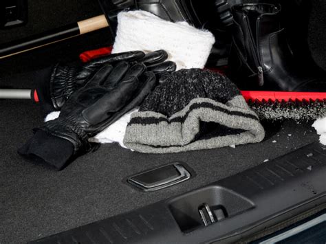 What to Put in Your Winter Roadside Emergency Kit