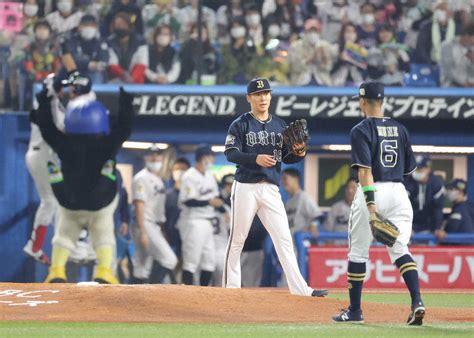 日本シリーズ＜ヤ・オ＞4回、オスナにソロを浴びる山本（撮影・岡田 丈靖） ― スポニチ Sponichi Annex 野球