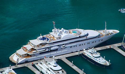 UFC fighter Conor McGregor yacht charter spotted in Dubai: 91m Moonlight II