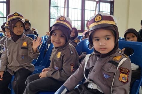 Isi Waktu Liburan Anak Anak Lhokseumawe Kunjungi Mako Brimob ANTARA News