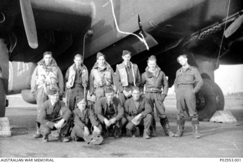 Yorkshire England C Informal Group Portrait Of The Crew And