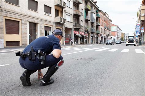 Milano Ragazza E Bimba Investite In Via Pellegrino Rossi