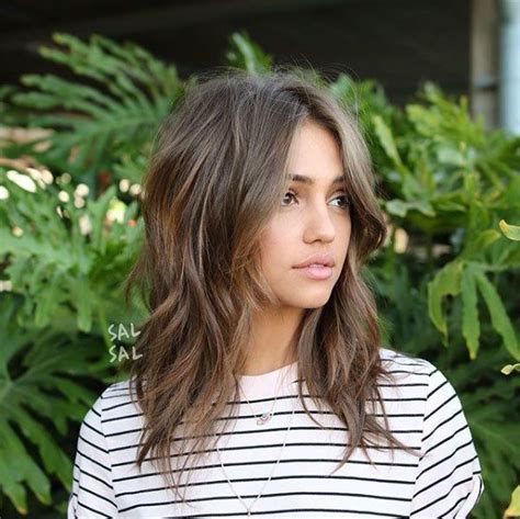 The Medium-Length Cut That'll Convince You to Grow Your Hair Out Medium ...