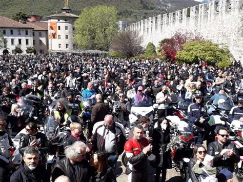 Trento Tradizione Rispettata La Benedizione Delle Moto Rimane In