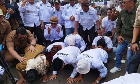 Sujud Syukur Dan Sumringah Massa Apdesi Usai Revisi Undang Undang Desa