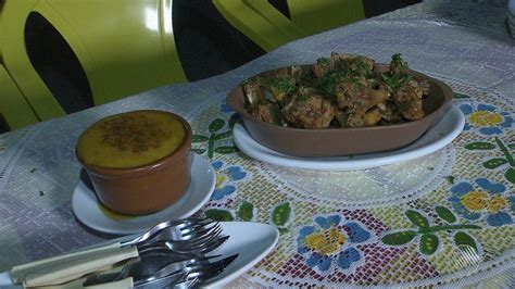 Panela De Bairro Ensina A Fazer Galinha Caipira Pir O De Parida