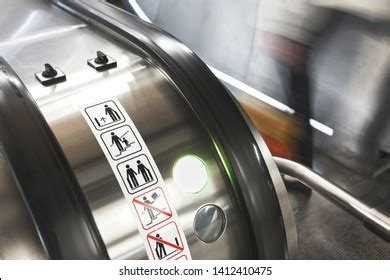 909 Escalator Safety Signs Stock Photos, Images & Photography ...