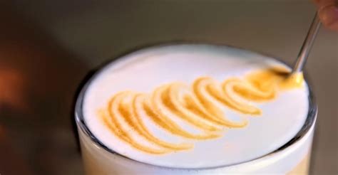 Premium Photo Make Latte Art By Barista Focus In Milk And Coffee In