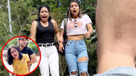 Hombre Pobre Se Baja Los Pantalones Para Salvar A Jovencitas Youtube