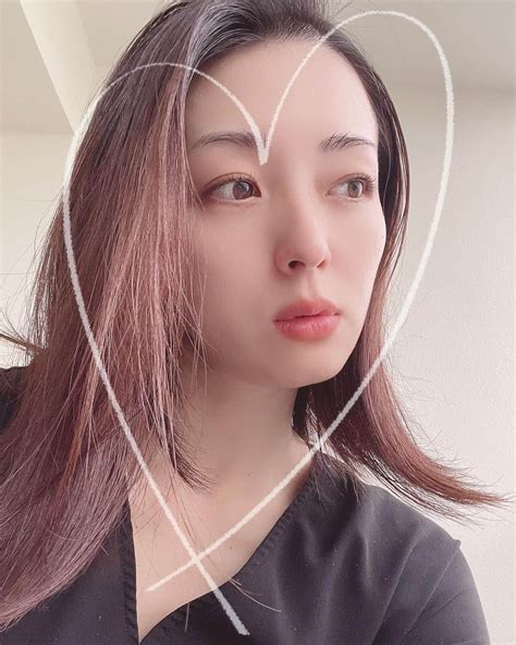 祥子さんのインスタグラム写真 祥子instagram 「髪の毛伸びたなー💆‍♀️ 切りたいけど…切りたいけど…。 我慢。 髪伸びたって