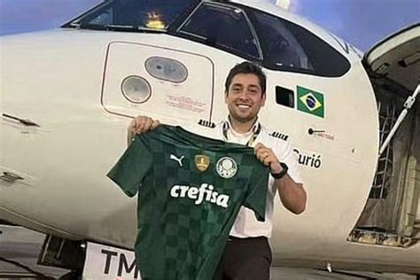 Piloto De Avi O Da Voepass Enterrado Na Zona Leste De S O Paulo