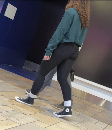 Curly Haired Babe In Alphalete Leggings Spandex Leggings Yoga Pants Forum