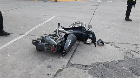 Una familia que se trasladaba en moto sufrió un grave accidente Sin