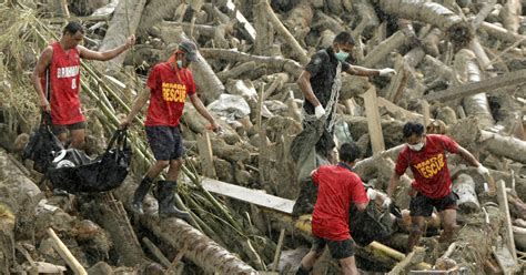 Filipiny Ju Ponad Ofiar Miertelnych Tajfunu Bopha Wiadomo Ci