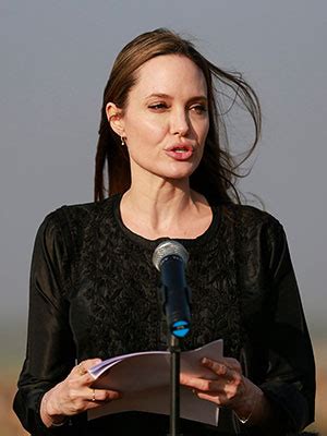 Angelina Jolie At Rohingya Refugee Camp: See Pics Of Her Visit ...