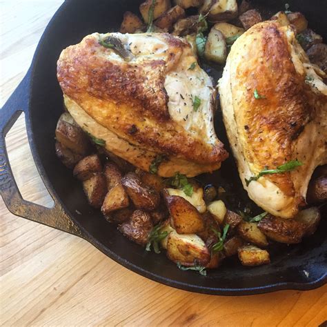 Skillet Roasted Chicken Breasts with Crispy Red Potatoes – Chelsea Cauley