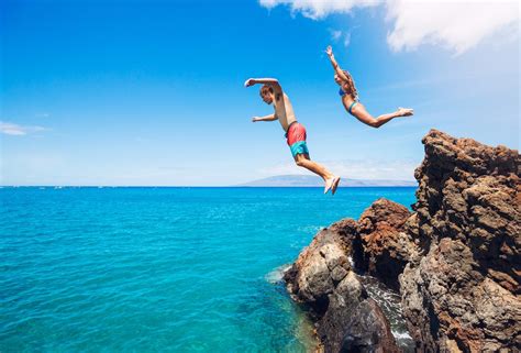 Where To Go Cliff Jumping In Hawaii 2023