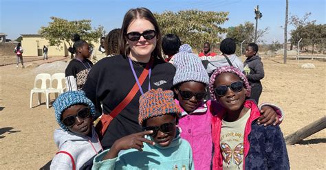 By A Na Misji W Zimbabwe Zwyk Y Zeszyt Jest Tam Czym Luksusowym