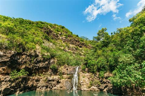 Oahu: Circle Island Tour with Lunch & Waimea Waterfall | GetYourGuide