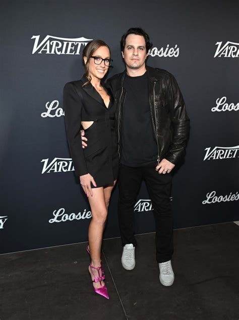 Little-known facts about the talented kat timpf sister emerge today 17