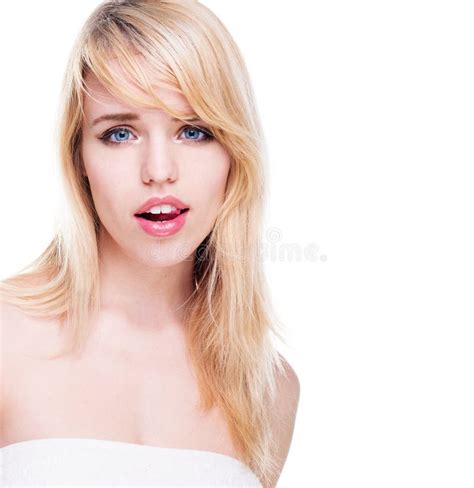 Portrait De Jeune Femme Blonde Avec Des Yeux Bleus Photo Stock Image