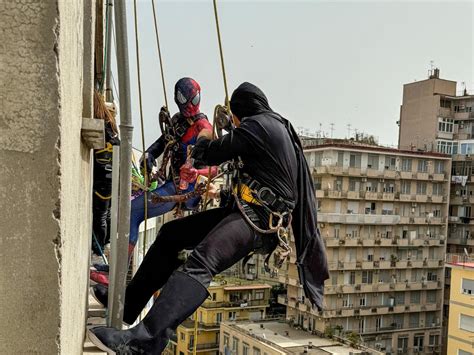 Napoli Supereroi Acrobatici Al Santobono La Repubblica