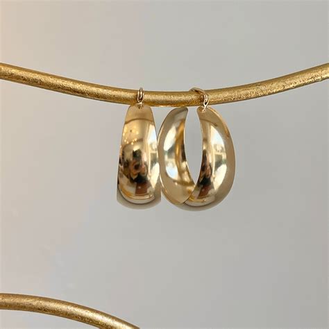 14kt Yellow Gold Chunky Tapered Round Hoop Earrings 27mm Chunky