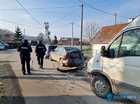 Foto Upravo Lan Ani Sudar Vozila Auto Kole Kombija I Auta Policija