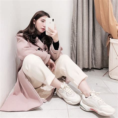 STREET STYLE HOT MOM Ngọc Mon mặc áo dài duyên dáng dù chưa đến Tết