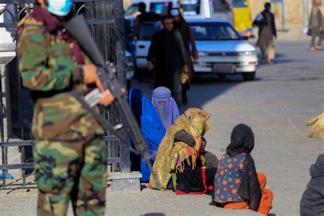 Los Talibanes Decretan El Uso Obligatorio Del Burka En Lugares Públicos