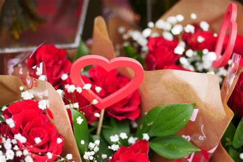 Premium Photo | Red rose bouquet and heart shape symbol for gift