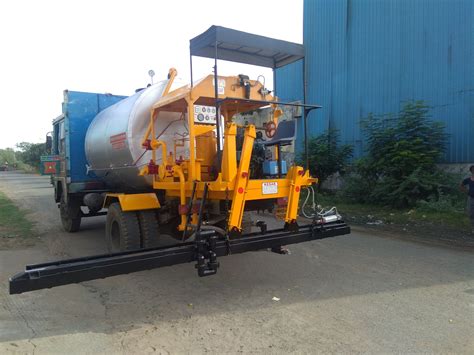 Kesar Truck Mounted Bitumen Pressure Distributor For Road Construction