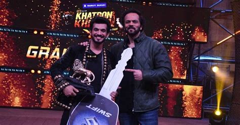 Arjun Bijlani Lifts the Trophy for Khatron KE Khiladi 11, Takes Home Rs ...