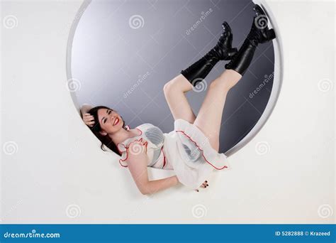 Fille Mignonne Dans La Pose De Broche Vers Le Haut Photo Stock Image