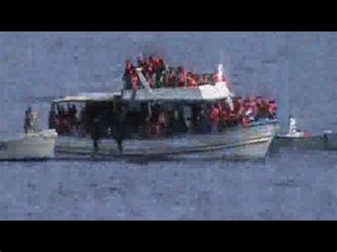 Lampedusa Soccorso Barcone Con Oltre Migranti Youtube