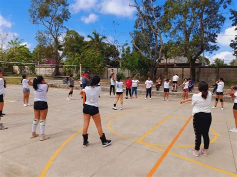 Jóvenes participan del Torneo Relámpago de Voleibol en San Marcos