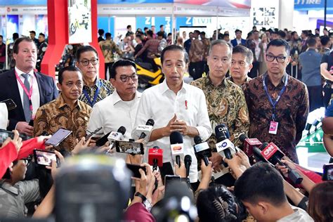 Kunjungi Booth Pln Di Pevs Presiden Jelaskan Potensi Industri