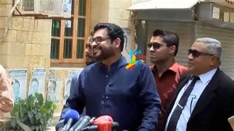 Amir Liaquat Takes Class Of Lafafa Journalist Video Dailymotion