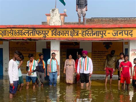 Flag Hoisting In Schools Amid Meerut Floods मेरठ बाढ़ के बीच स्कूलों